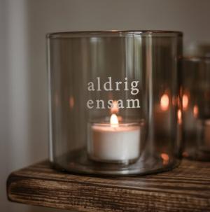 *FÖRBOKAS* Ljuslykta Aldrig Ensam - Majas lyktor/ ALDRIG ENSAM